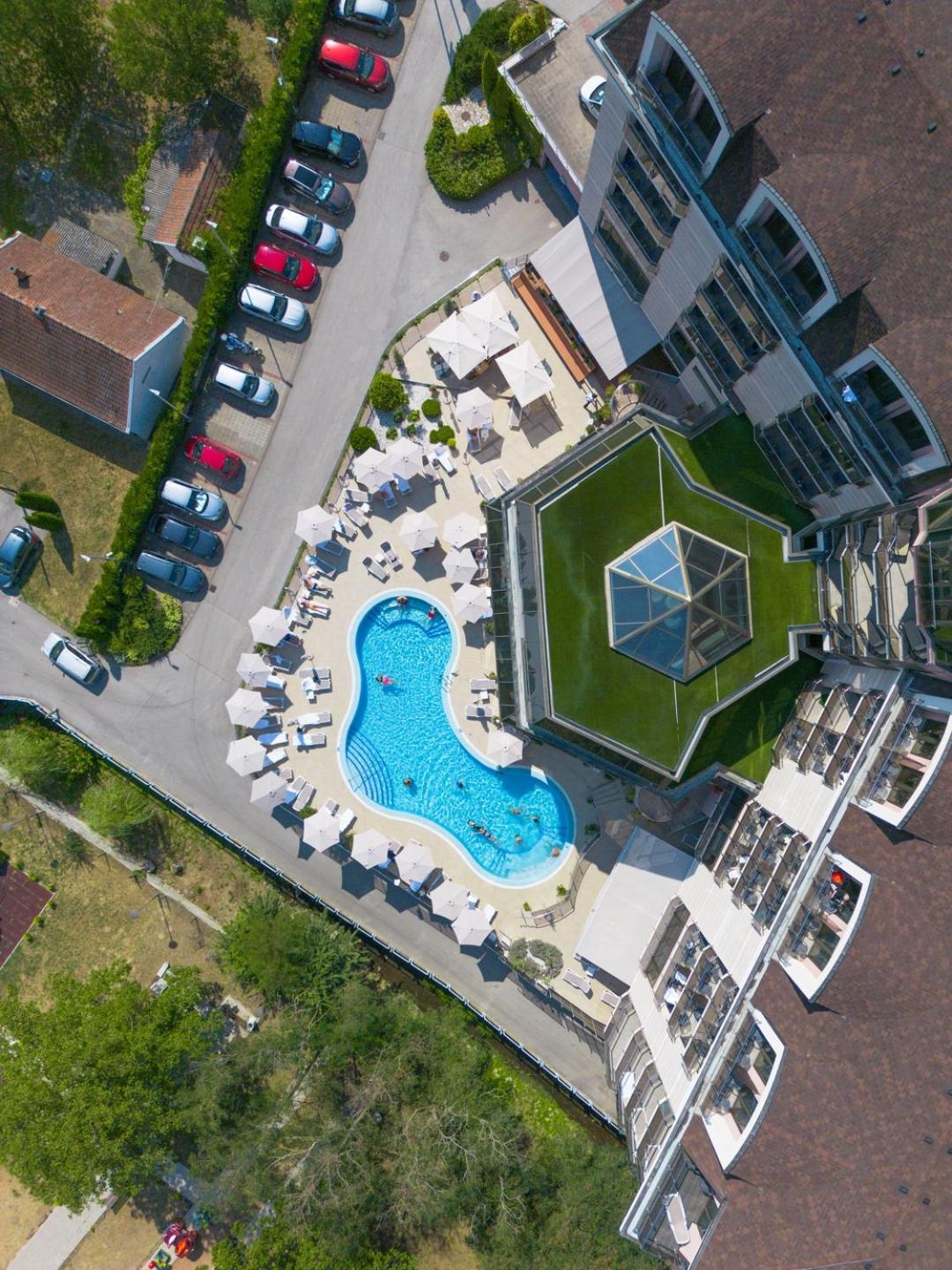 Hotel Premier Aqua - Adults Only Vrdnik Exterior foto Aerial view of the hotel