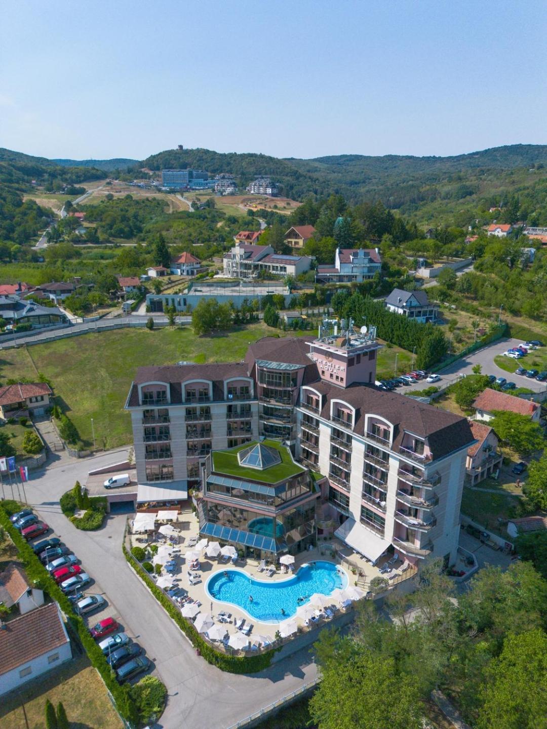 Hotel Premier Aqua - Adults Only Vrdnik Exterior foto Aerial view of the hotel