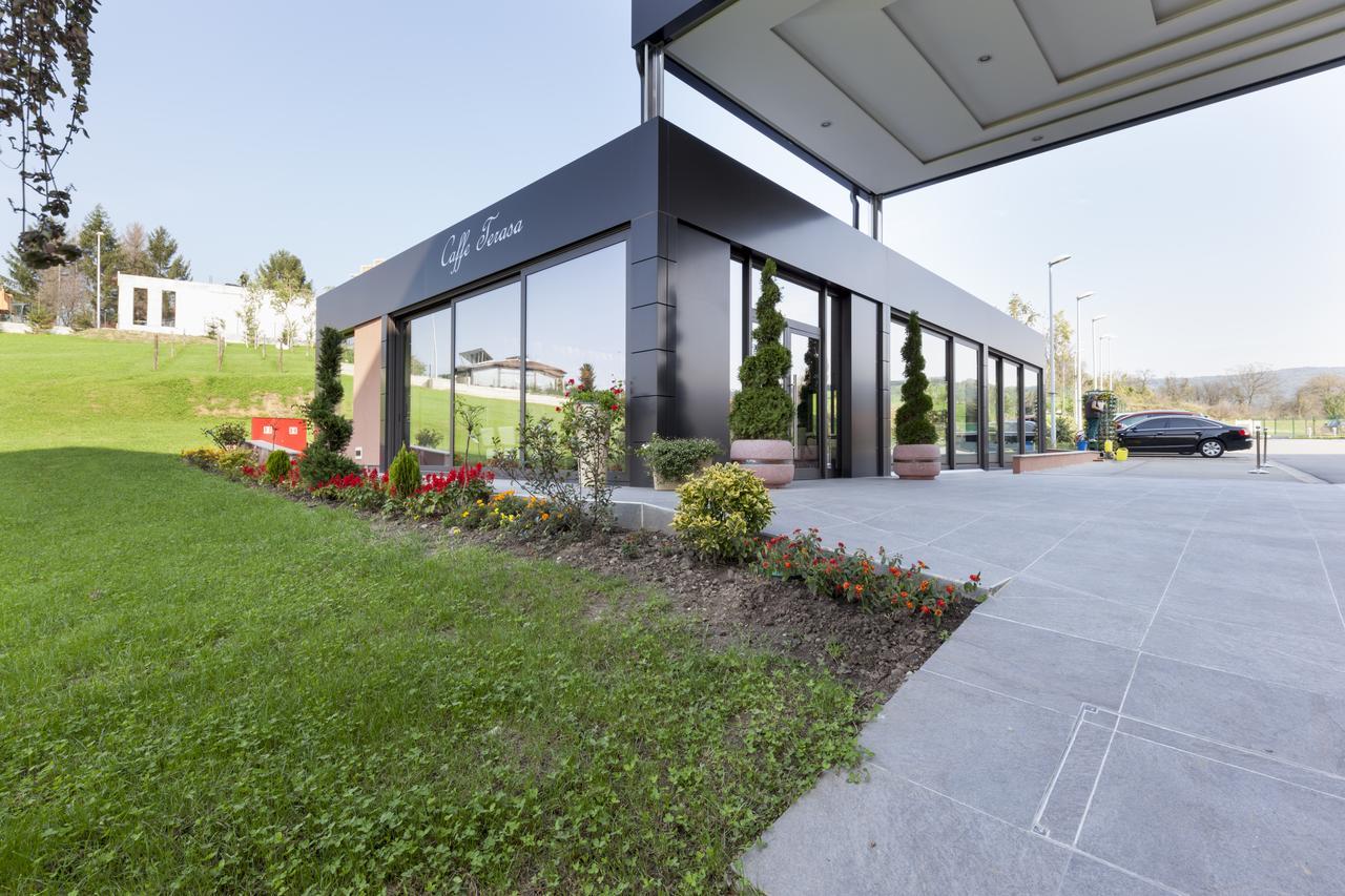 Hotel Premier Aqua - Adults Only Vrdnik Exterior foto Entrance of the new crematorium
